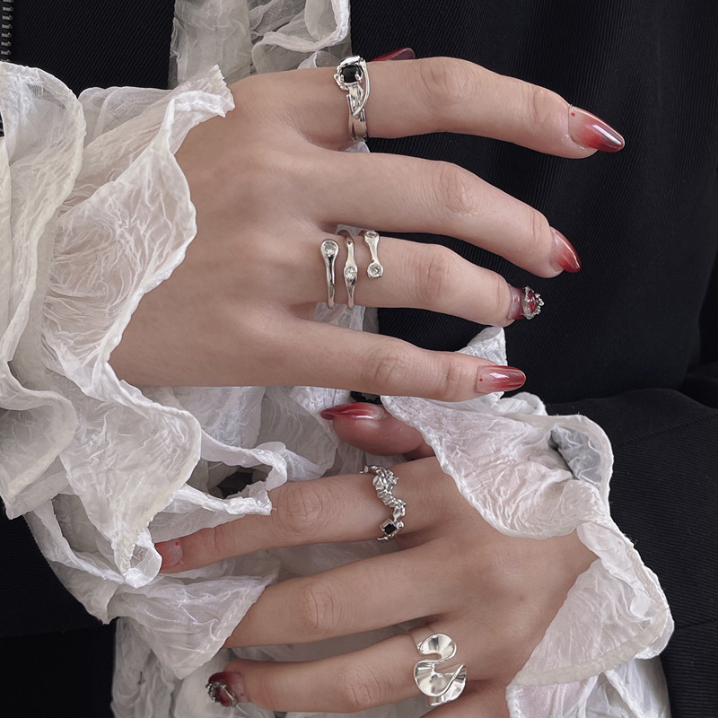 A sweet and cool, high-end geometric zircon open ring for women on Instagram, with a cold style, layered and personalized, fashionable and versatile index finger ring full figure