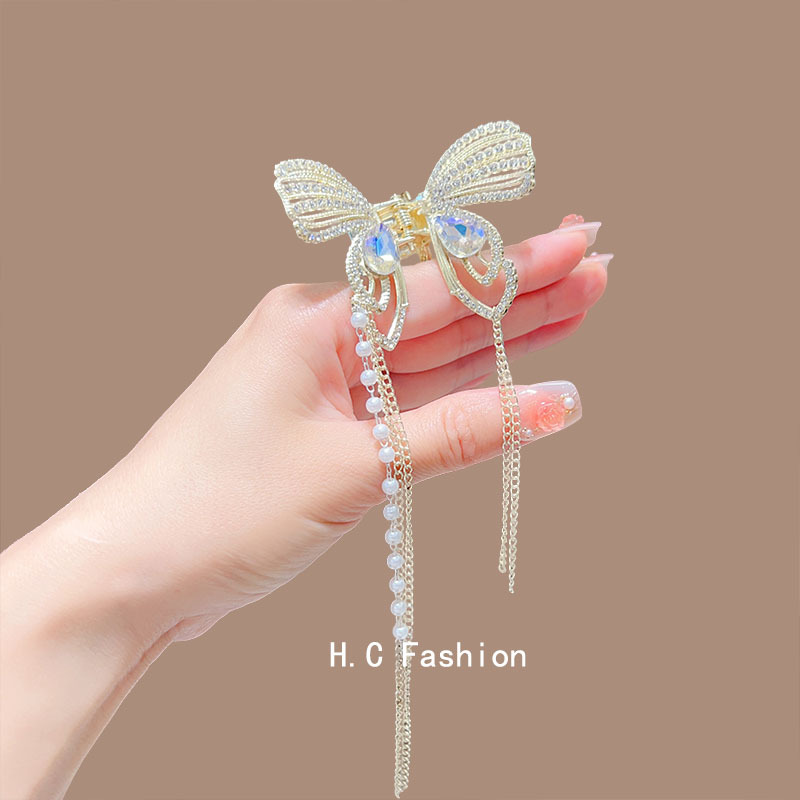 The exquisite and high-end butterfly tassel grab, the semi-tied hair grab at the back of the head, the shark clip, and the elegant ponytail hair accessory Application Scenario