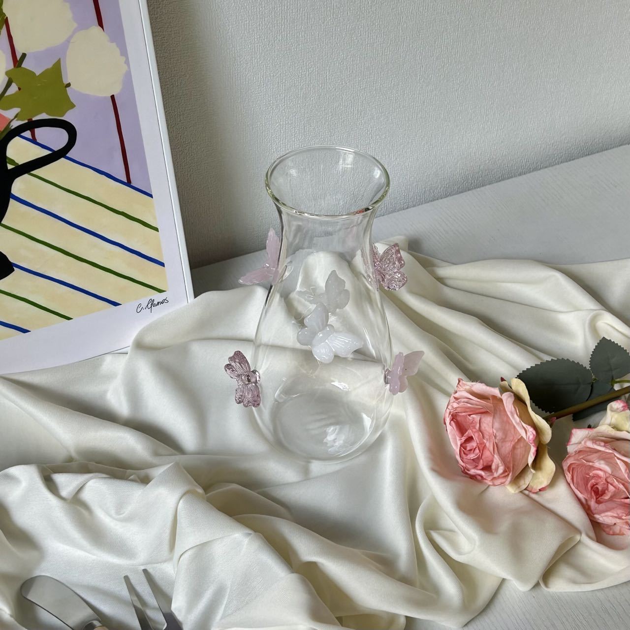 A niche internet-famous glass vase for the living room table, an Instagram dried flower arrangement, a high-quality appearance butterfly vase Specification drawing