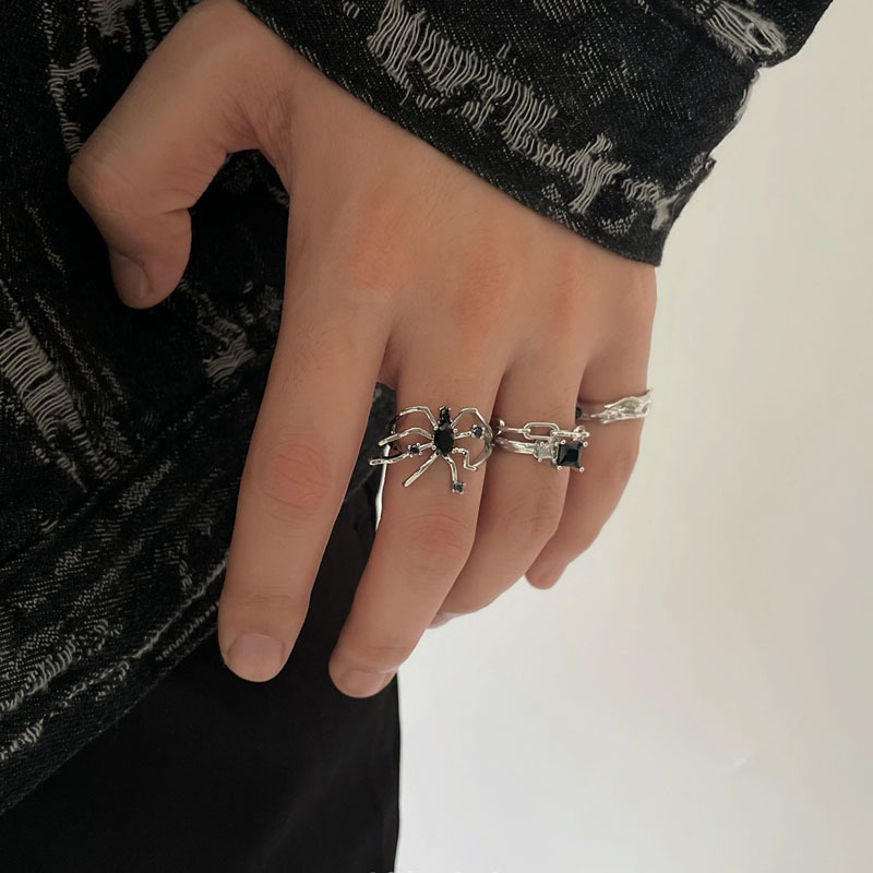 Dark spider-style, niche design, tin foil zircon open ring, a high-end and unique punk food ring for women, cool and trendy details Picture