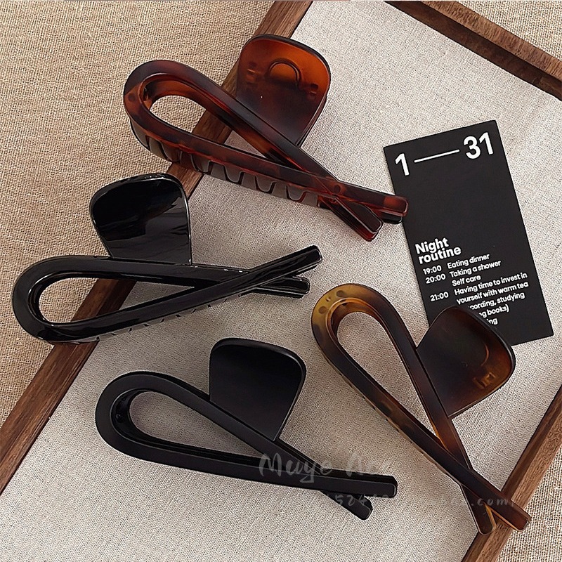 A retro ancient-style hair clip, a woman's back head bun, with a high-end and exquisite shark-grab clip, large hair volume, and many hair accessories details Picture