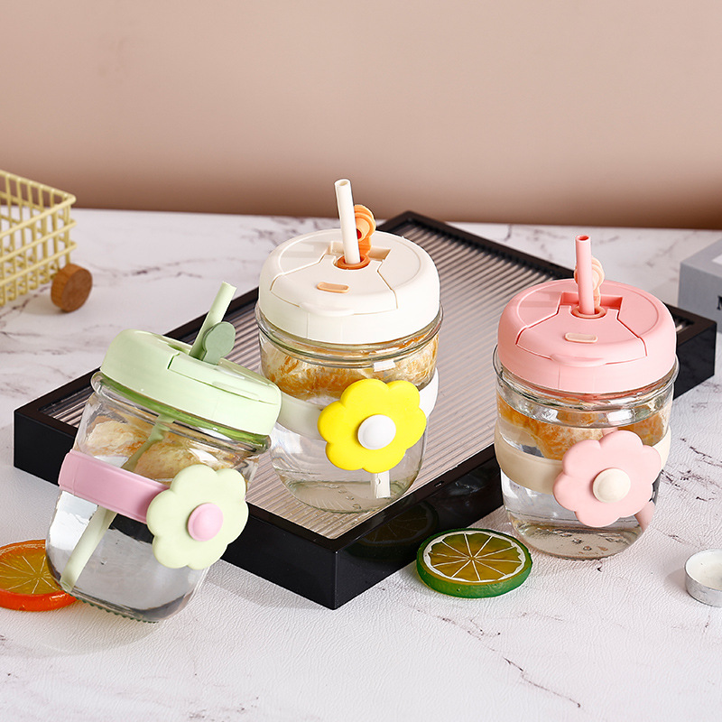 Wholesale of high-appeartion-level flower glass cups for girls with straws, portable cold brew portable flower tea cups and beverage cups Application Scenario
