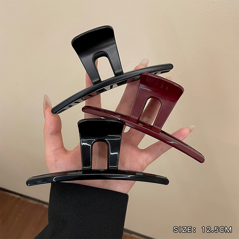 Shiny, high-end, large one-piece scratch-off clip for women, new style 2025, simple and elegant shark clip for the back of the head Specification drawing