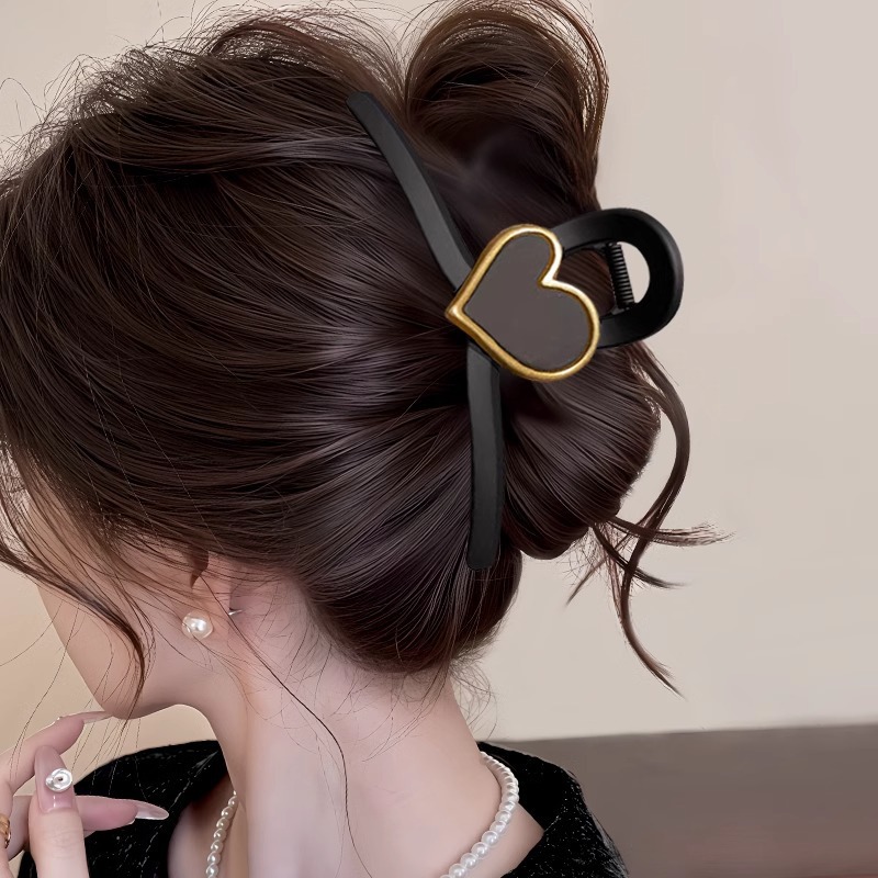 2025 New minimalist grab clip women's large size with a high-end feel and abundant hair volume. Shark clip hair clip at the back of the head to show hair volume details Picture