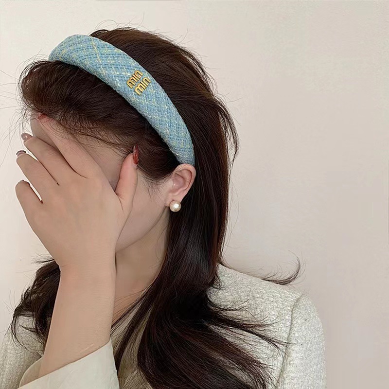 French-style chanel-style high top blue headband for daily wear. Spring and summer high-end wide-brimmed headband miumiu hair clip details Picture