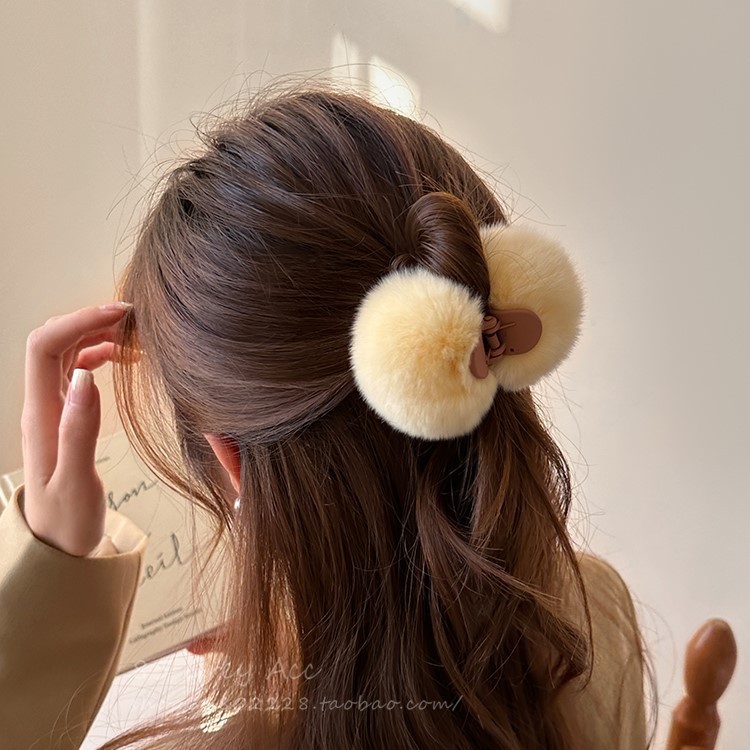 Cute furry hairpin, spring and summer style, high-end, medium-sized, semi-tied, small volume, furry shark clip hair accessory details Picture