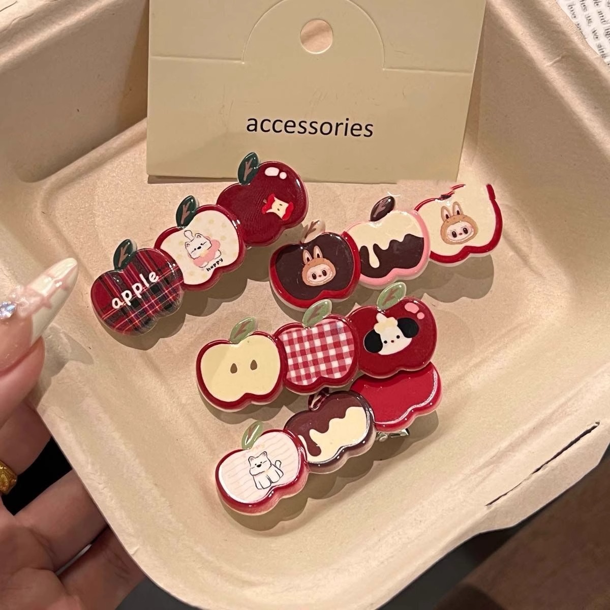 Cute red apple hair clips, cartoon broken hair clips, girlish side clips, versatile hair accessories, headwear clips, hair clips Specification drawing