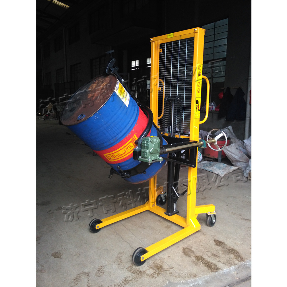 Small electric oil drum transporter, plastic oil drum Tietong hoist, warehouse stacking and tilting oil transport vehicle Application Scenario