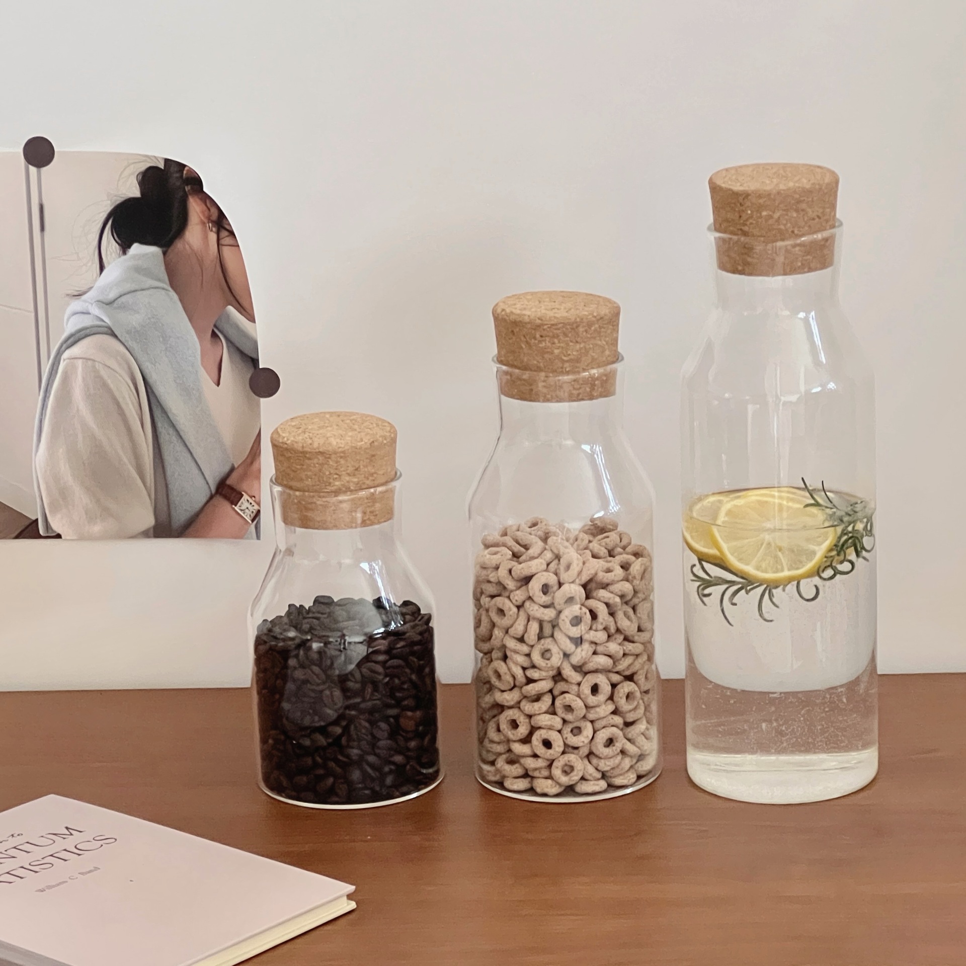 Cross-border high borosilicate glass storage tank, household dried fruit, coarse grain and tea storage bottle, cork, coffee bean sealed full figure