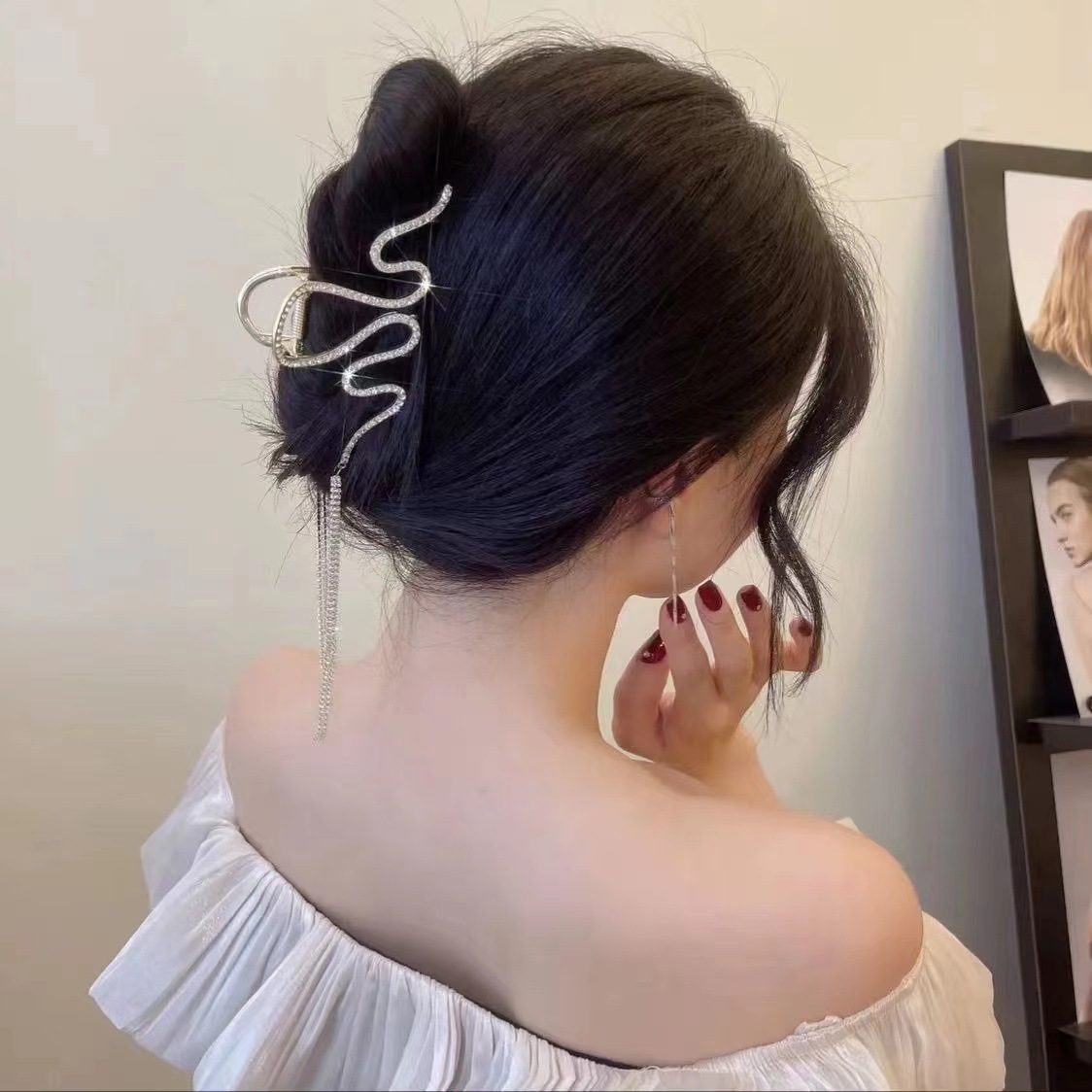 Korean-style tassel chain metal hair clips, high-end style at the back of the head, S-shaped wave diamond-encrusted hair clips details Picture
