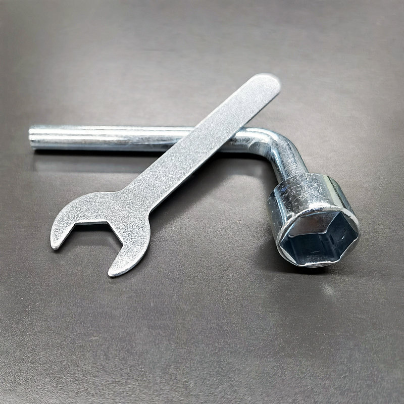 Niu Li 7-shaped hexagonal socket single-head open-end wrench stamping galvanized combination set for garden hardware accessories Application Scenario