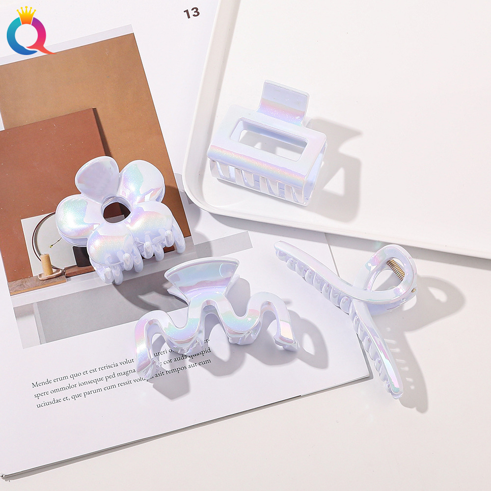 The Qiyue Korean electroplated gripper is simple and versatile. It features a white and colorful shark clip on the back of the head, which can be used for hair styling and washing the face details Picture
