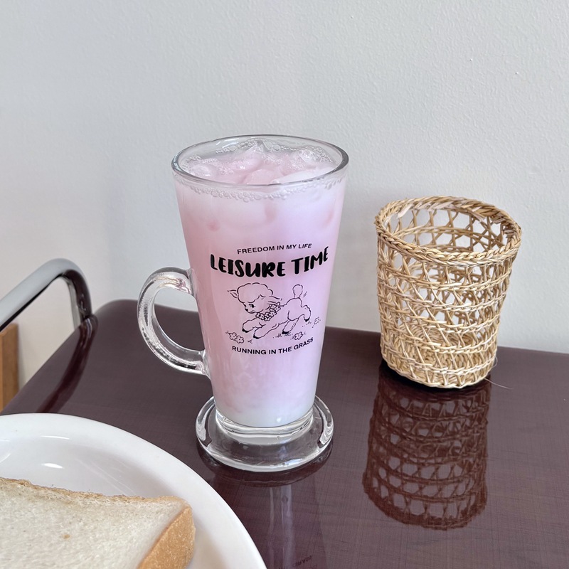 Popular cartoon glass cups, coffee cups with handles, cups with a girlish heart, lattes, cold brew cups and milk cups full figure