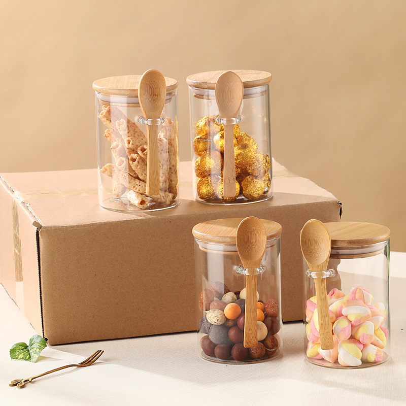 Round storage tank with wooden spoon, household high borosilicate glass sealed storage tank for tea, snacks, grains and cereals full figure