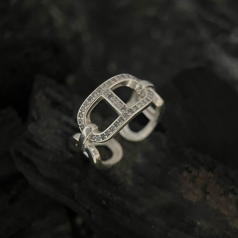 A light luxury and high-end pig-nose opening ring for a female Korean Instagram influencer with a cold style, exuding a unique and simple charm Application Scenario