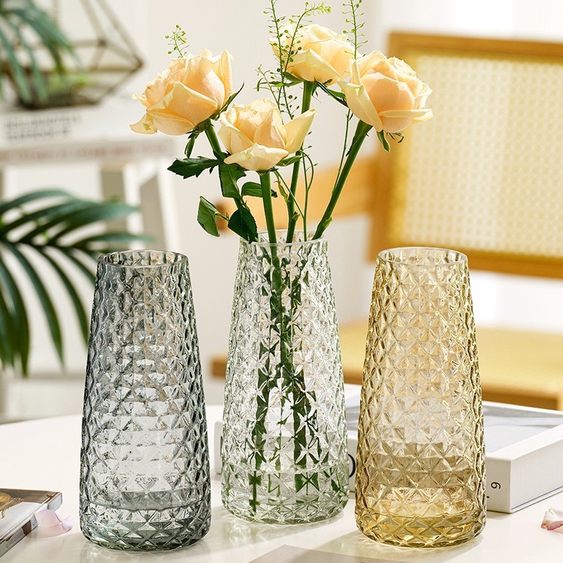 Modern, simple, transparent, colored rhombic vertical bar glass vase with high appearance level, living room and bedroom fresh and dried flower vase full figure