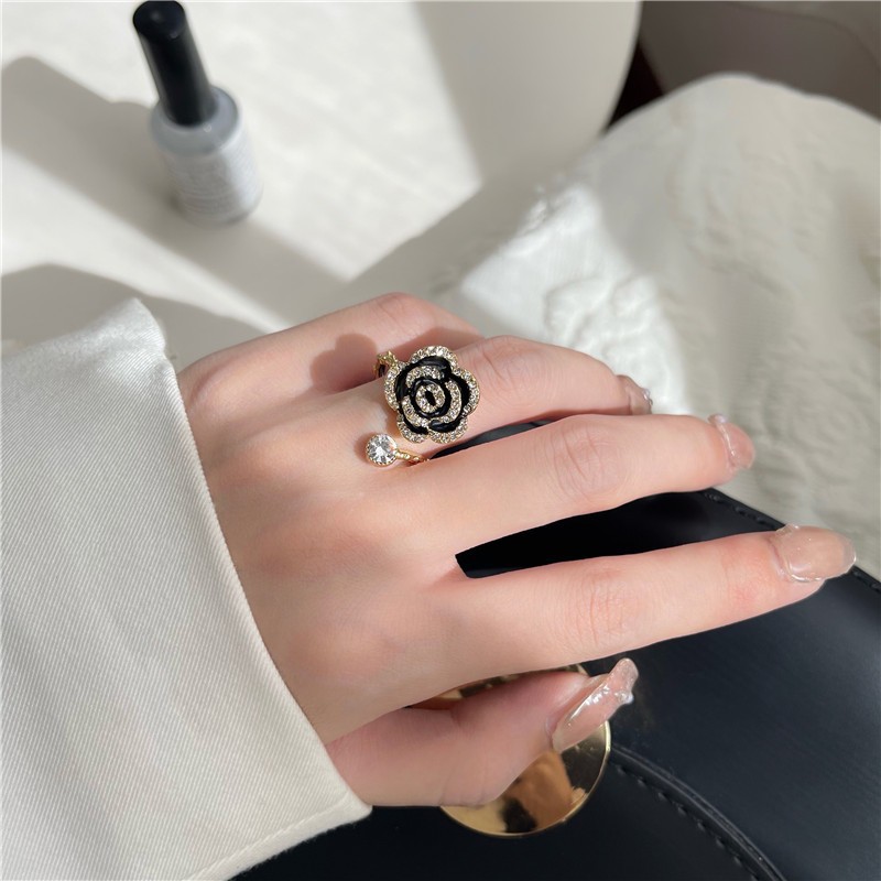 The ring is a trendy and unique design on Instagram for women. It features a sweet and cool rose index finger ring with a cold style and a high-end feel Specification drawing