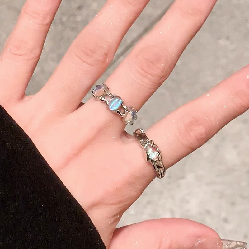 Retro moonstone ring, a niche design for women with a high-end feel, opal plain ring, a fashionable tail ring and a new food ring Application Scenario