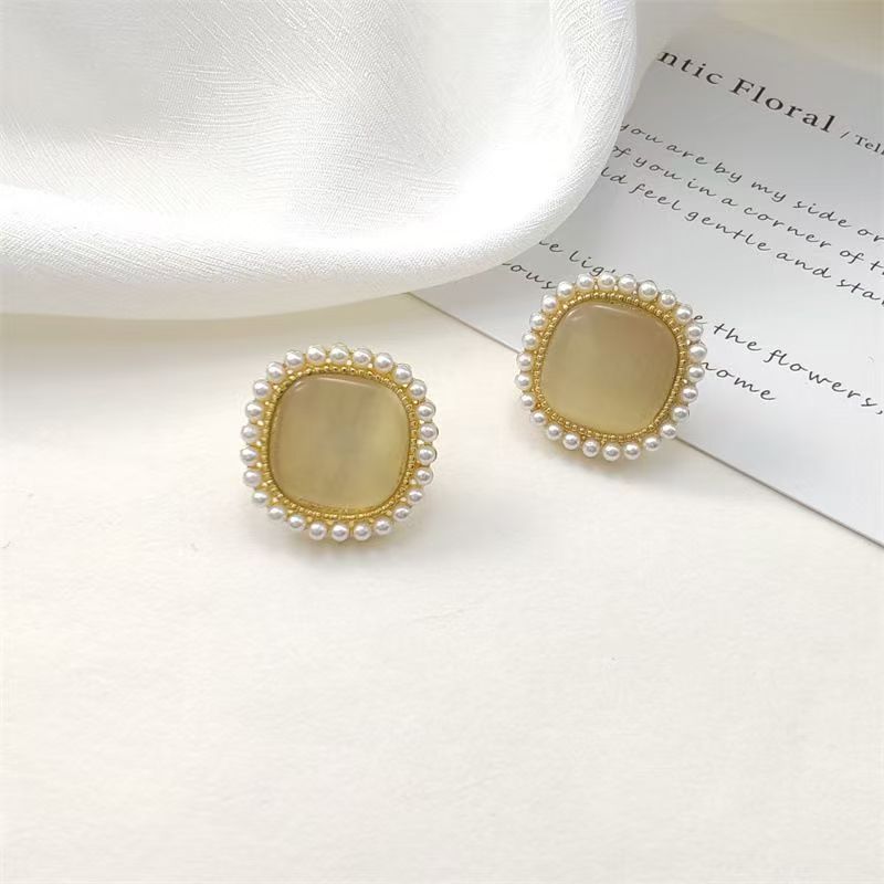 Pearl stud earrings for women, a light luxury and high-end look, grand cross-shaped earrings, elegant and versatile earrings for Internet celebrities, wholesale details Picture