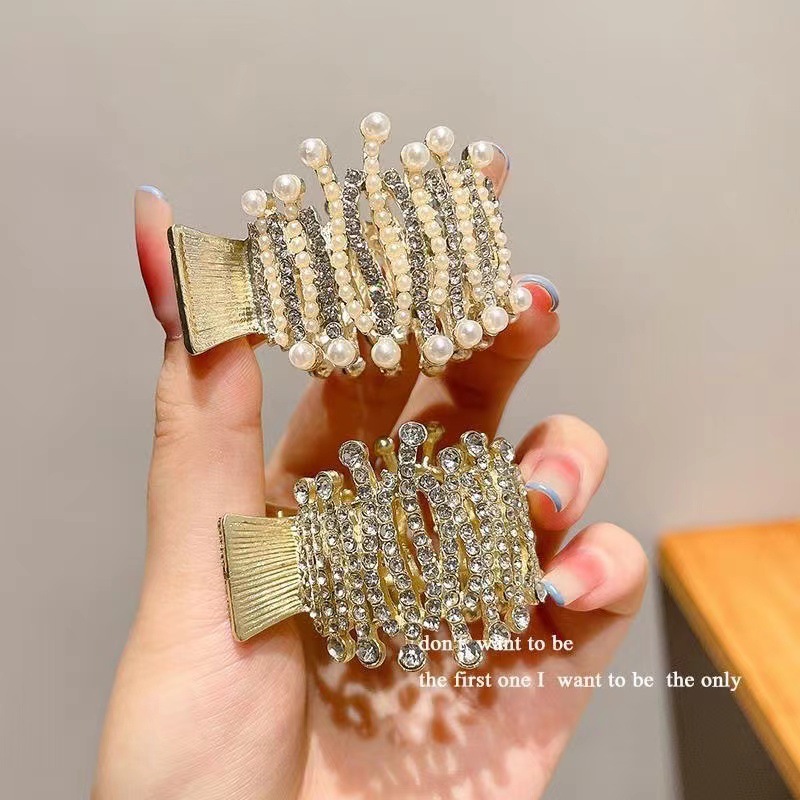 Pearl and diamond-encrusted high ponytail clip anti-collapse and fixation wonder. Ponytail clip, hair clip, women's summer bun head claw clip, hair clip Application Scenario