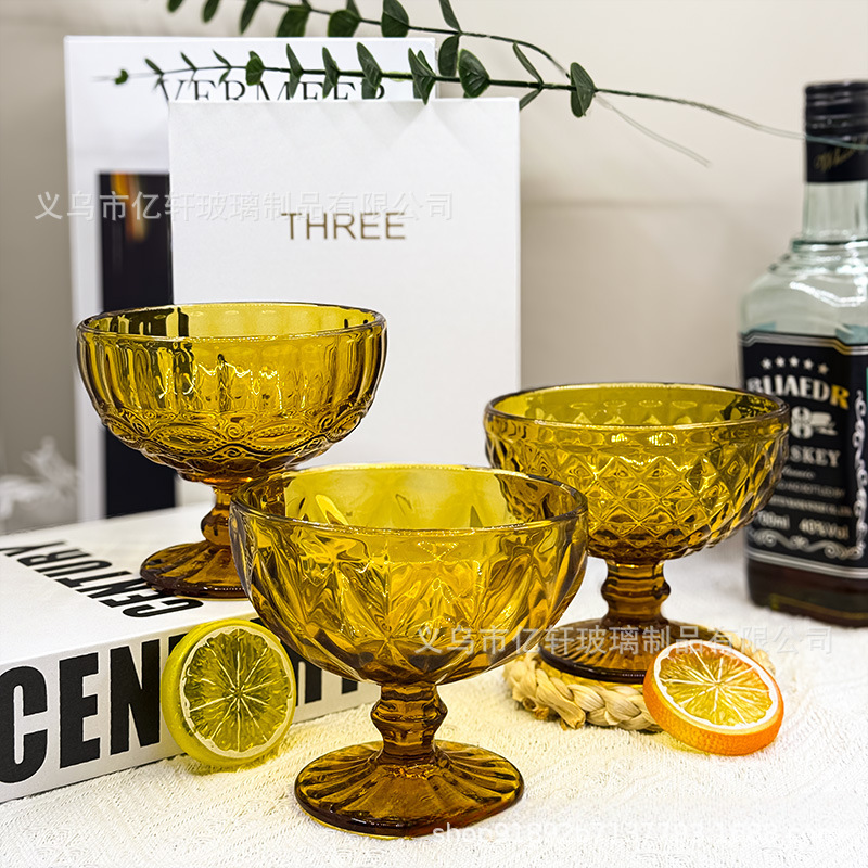 Cross-border wholesale of European-style embossed red wine glasses, colored glass goblets, beverage cups, thickened juice and milk cups, wedding Application Scenario