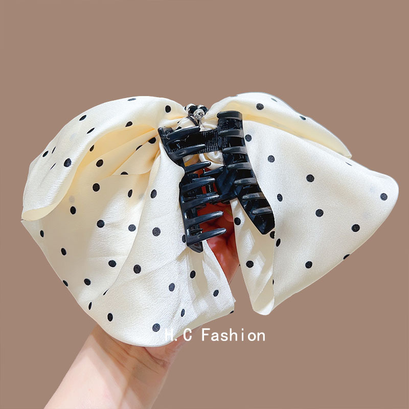 Sweet and elegant, half-tied hair clip, shark clip, high-end feel, bow, ribbon, grab clip, polka dot, ponytail clip, hair clip Application Scenario