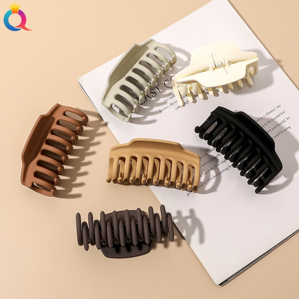The new square head keel grab clip from Qiyue Korean Edition is a simple and fashionable hair clip for girls and a versatile shark clip for updo hair details Picture
