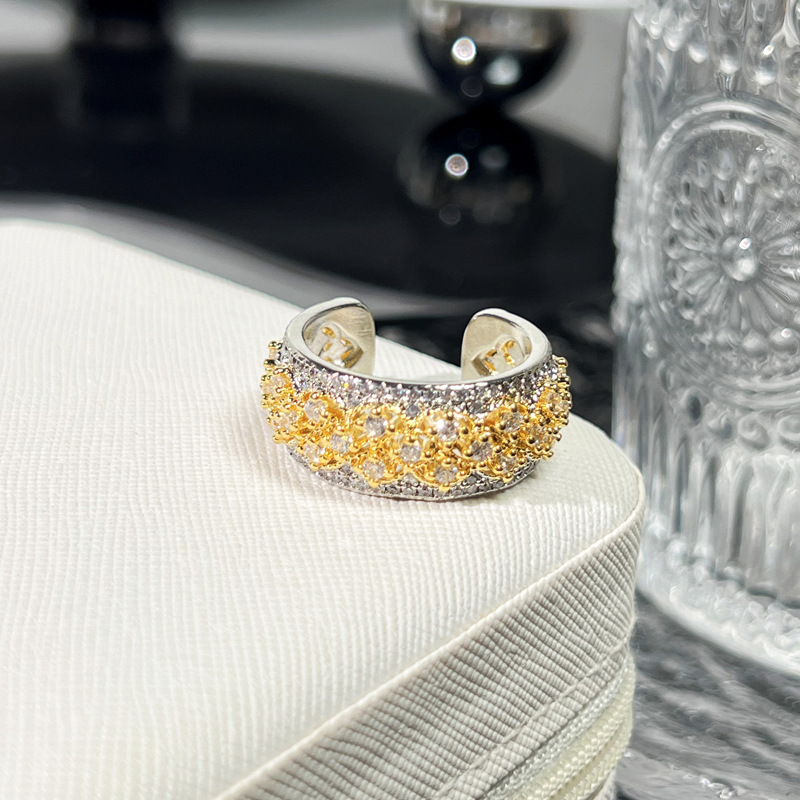 Retro and light luxury Italian lace hollowed-out heavy industry two-color ring, a woman's high-end and elegant style, full diamond index finger ring, trendy and cool details Picture