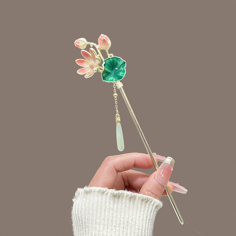 Ancient-style lotus leaf and lotus hair hairpin for women, new style, wavy, tassel hair, back of the head, coiled hair hairpin, hairpin accessory Application Scenario