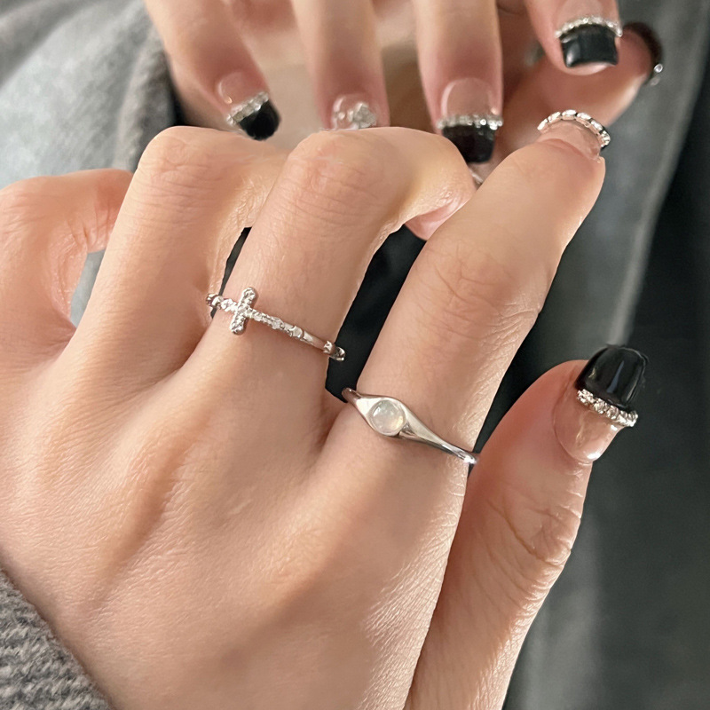 Fashionable, simple and exquisite cross-shaped opening ring, a niche design for women, with a cold style on Instagram, a trend of layered and personalized rings details Picture