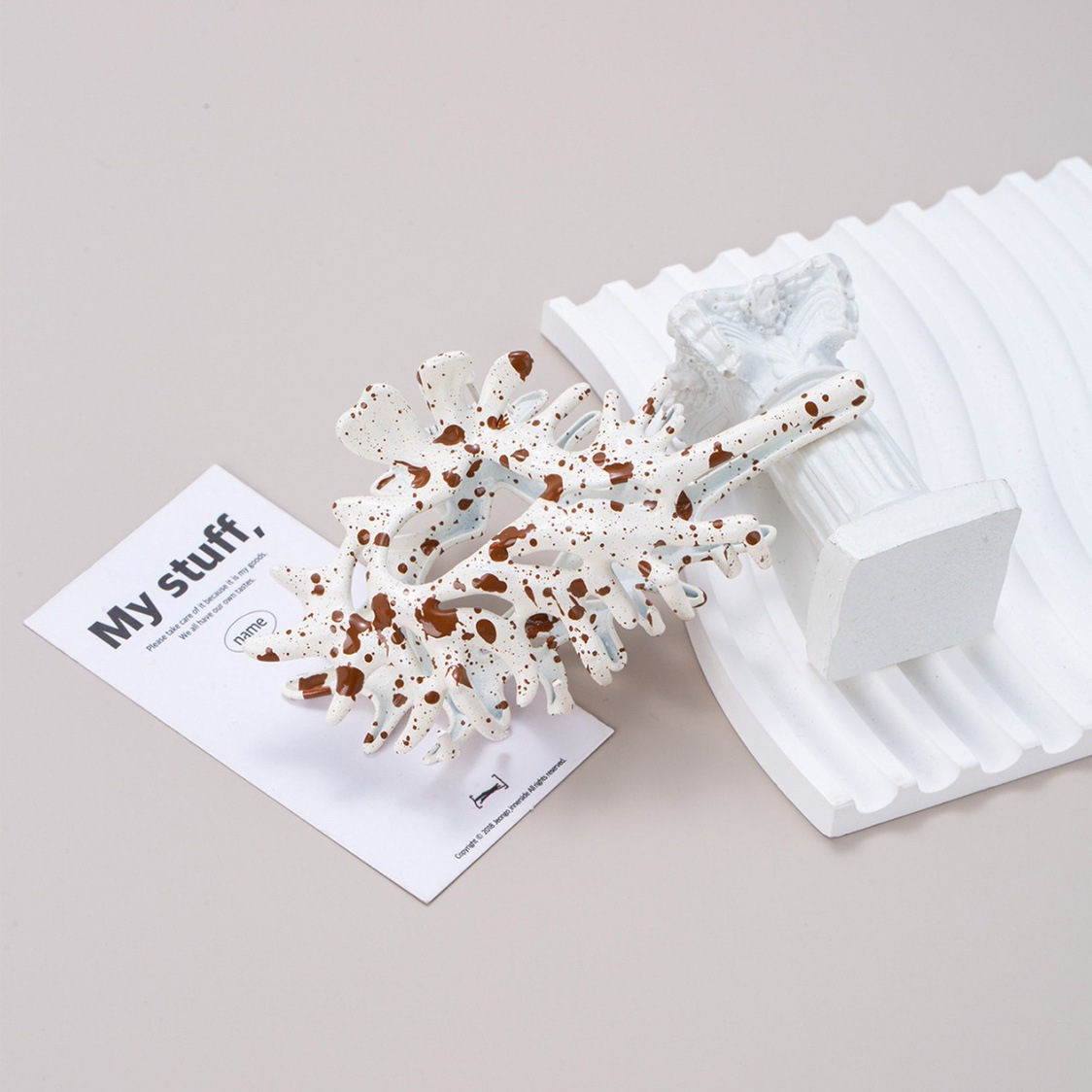 Conch hairpin, shark hairpin, niche design, high-end style, ins, back of the head, hair clip, hair accessory details Picture