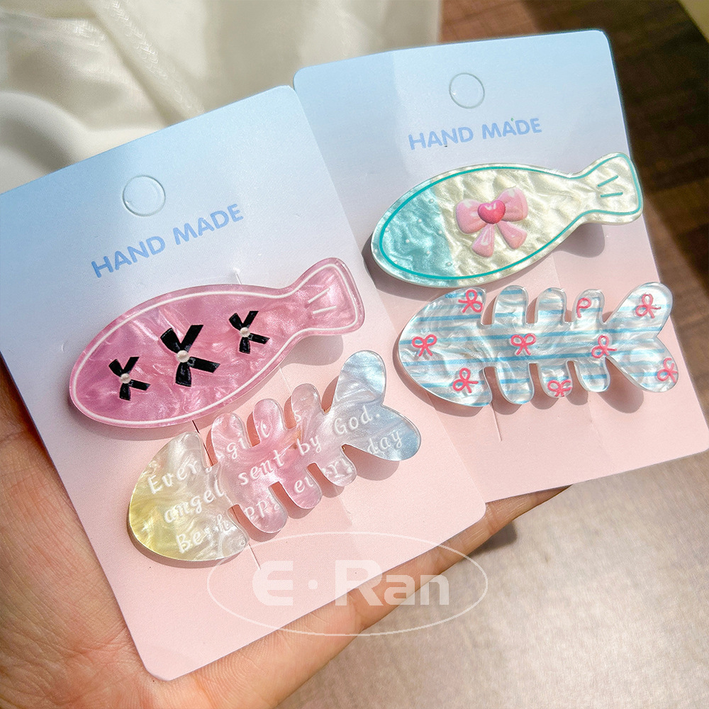 Laser bow fish bone hair clip, ins teenage college student side clip bangs clip, sweet little fish hair clip Application Scenario