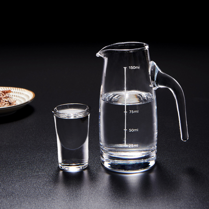 White spirit cup set, wine divider, small wine glass, household transparent glass one-mouth cup, Chinese restaurant wine cup Application Scenario