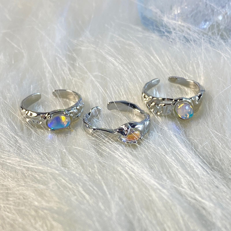 A niche Japanese and Korean high-end moonstone open ring for women on Instagram, with a cool, sweet and individualistic style. A trend of eating rings full figure