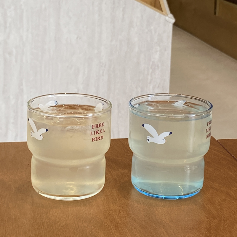 The ins clear and transparent Bird niche coffee cup features a simple yet sophisticated feel. It can withstand high temperatures and is as free as a bird full figure