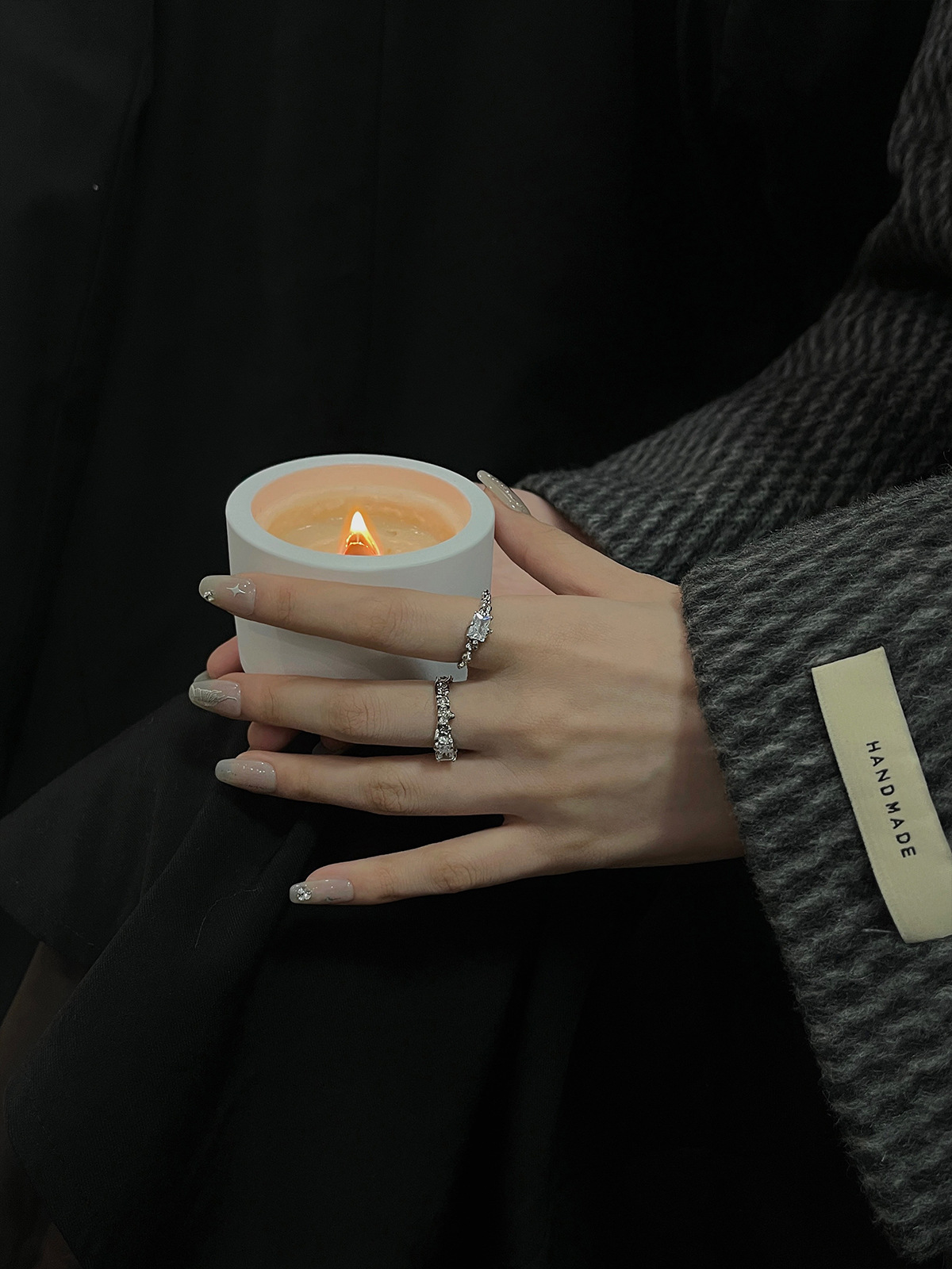 This niche design features a pleated texture square diamond zircon open ring, exuding a sense of high-end sophistication for women. It is versatile and simple, making it a trendy dining ring Specification drawing