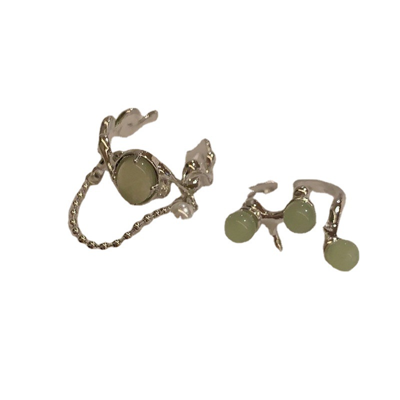 A new Chinese-style open-top ring for women, exuding a sense of high-end luxury, with a chain and a traditional Chinese style, is a trendy and individualistic Instagram index ring Item Picture
