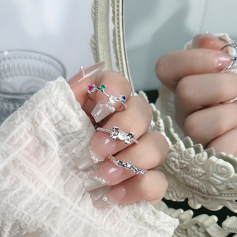 Korean style Instagram niche design sweet color diamond ring, a cold and elegant bow ring for women, autumn and winter accessories details Picture