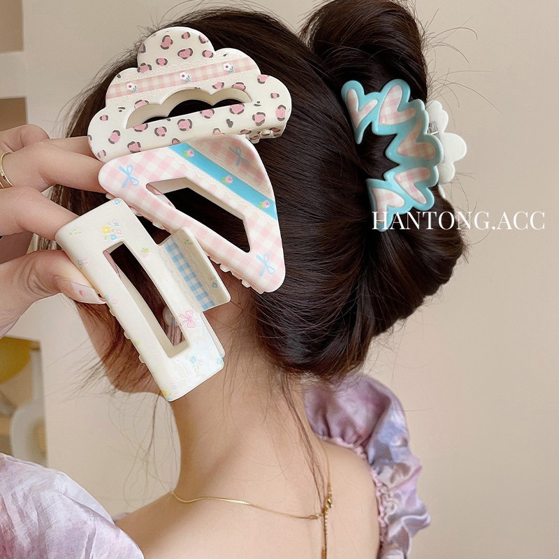 A new Korean-style cute girl with a bow floral checkered pattern, sweet and elegant shark clip, and a high-end shark clip hair accessory Item Picture