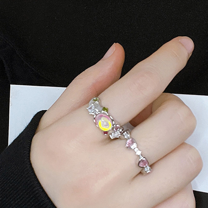 A niche design sense moonstone open ring with colorful diamonds for women, a sweet and cool pink diamond heart ring with a unique and high-end feel Application Scenario