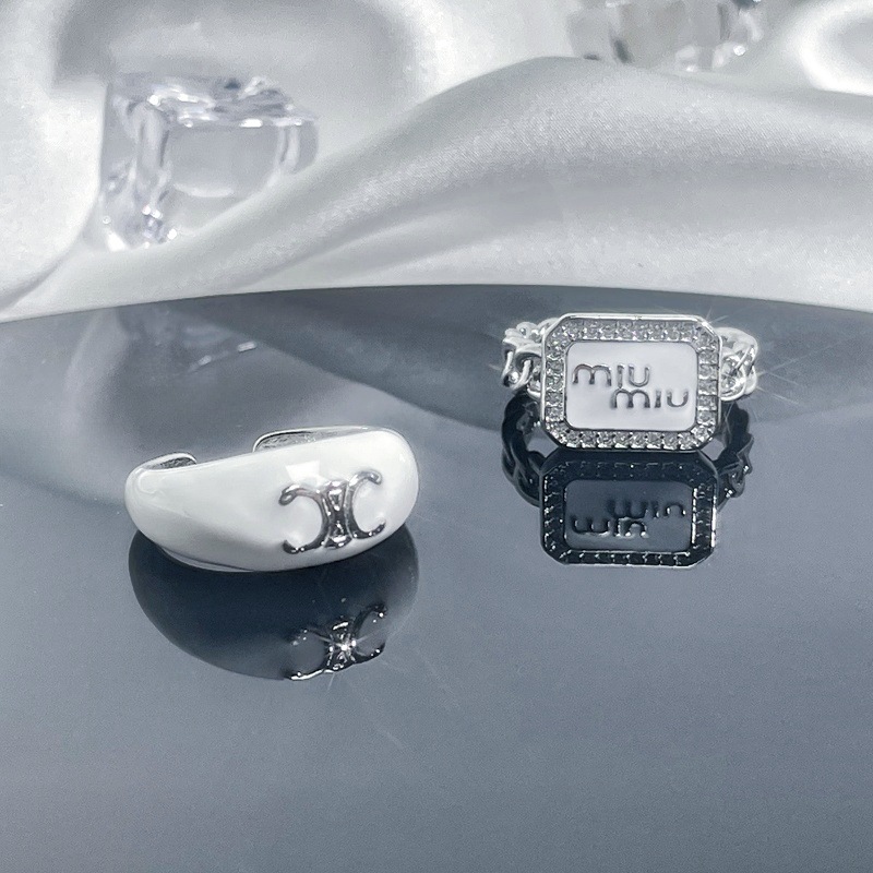 White letter-patterned punk open ring, a unique and versatile fashion food ring for girls and hot girls, autumn and winter accessories Application Scenario