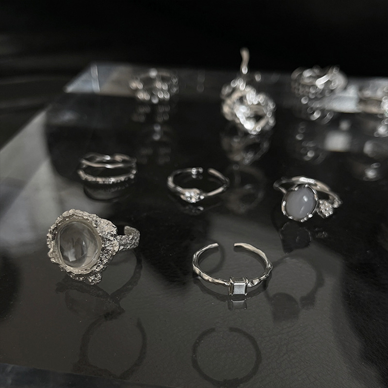A small diamond, exaggerated gemstone, crystal, irregular-shaped, high-end, niche design ring with a cold style, a woman opens her mouth details Picture