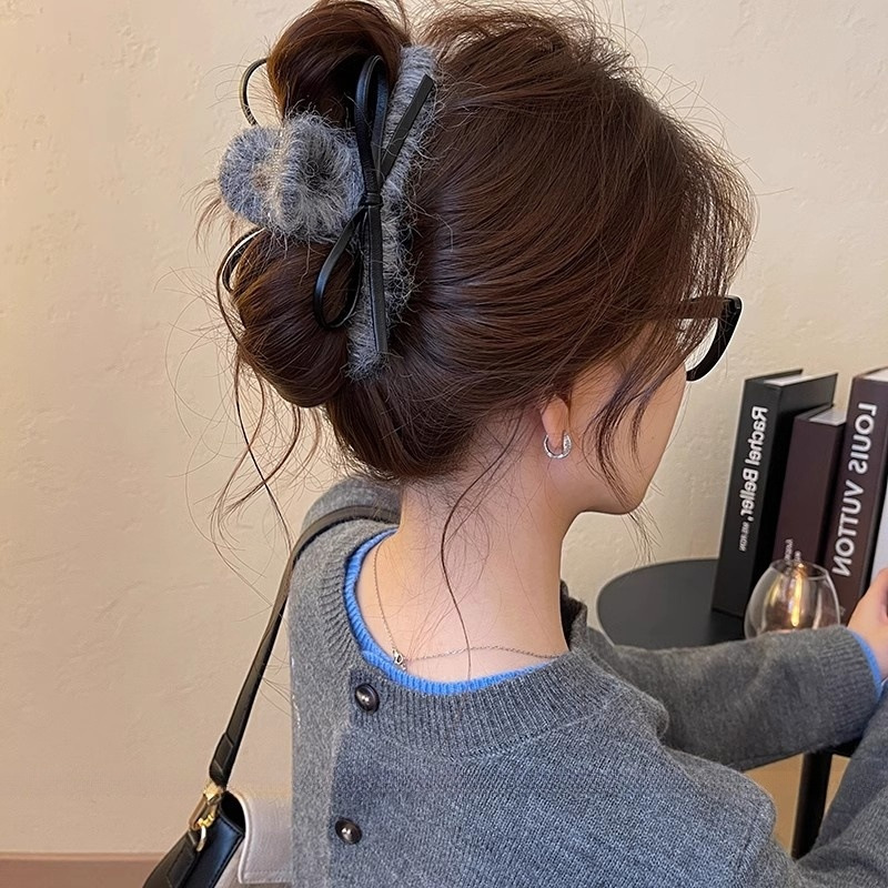 Spring/Summer woolen leather bow clip for women's back of the head 2025 new high-end shark clip hair accessory Application Scenario