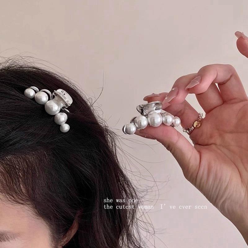 Pearl Mini Grab Women's 2025 new style, elegant bangs clip, princess hair clip, semi-tied hair clip, exquisite headwear full figure