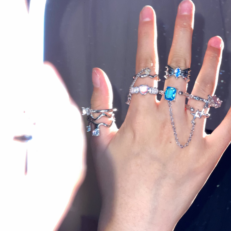 A niche design sense women's ring, light luxury, ins cold style, diamond-encrusted zircon chain, unique French open-mouth food ring details Picture