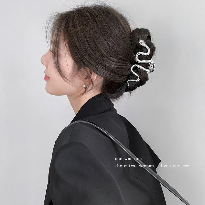 Korean cold style shark clip, niche grab clip, large silver metal hair clip, new ins high-end hair accessory for women Specification drawing