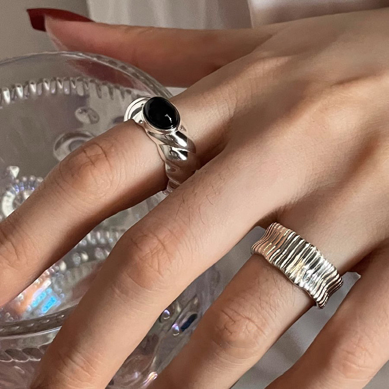 A niche design, fashionable, individual, cool and stylish twisted ring, a simple and cool style for women, and an open ring with a trendy and stylish vibe on Instagram details Picture