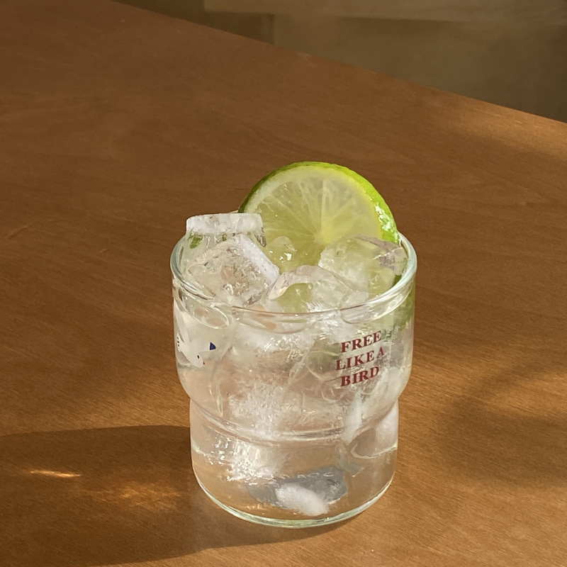 The ins clear and transparent Bird niche coffee cup features a simple yet sophisticated feel. It can withstand high temperatures and is as free as a bird Application Scenario