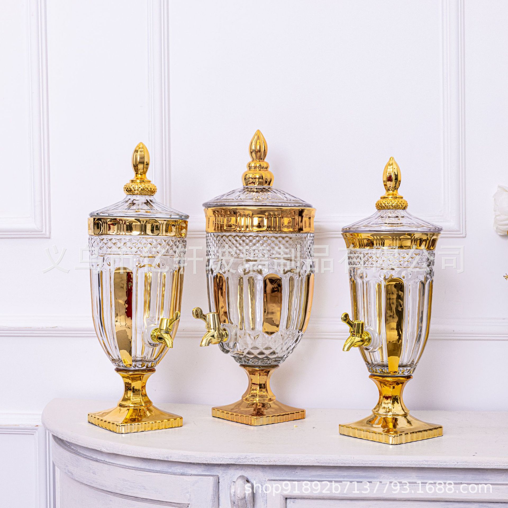 Hotel transparent gilded glass juice VAT, covered faucet, household wine-making containers and utensils, cold water bottle, tea drinks details Picture