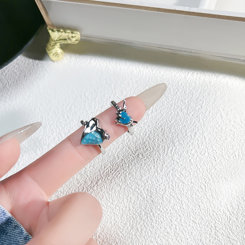 A fresh and light blue irregular heart-shaped glazed open ring for women, with a simple, fashionable, sweet, cool and niche design details Picture